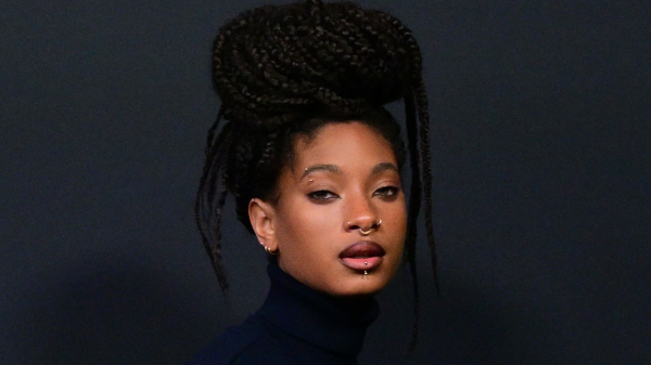 Willow Smith’s Metallic Gold Lip Took Me to the Year 3000
